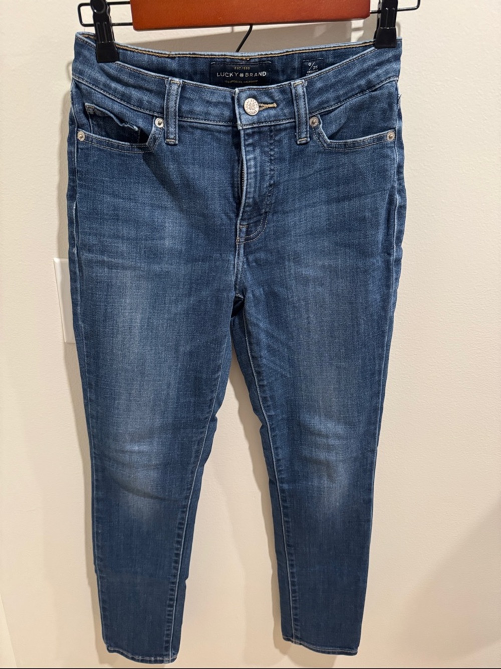 Lucky Brand Cropped Slim Ankle Jeans in Medium Blue Wash